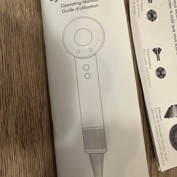 ❤️ Dyson supersonic hair dryer **NOT WORKING** attachments and case included - Picture 2 of 14